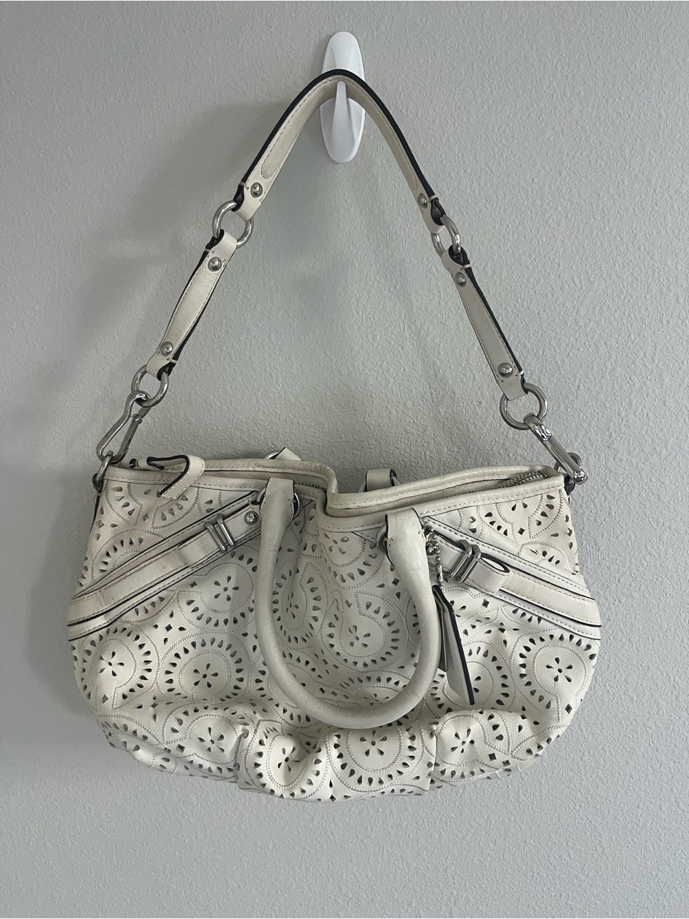 COACH 16997 MADISON SOPHIA
LASER CUT OP ART 2-WAY LEATHER HANDBAG